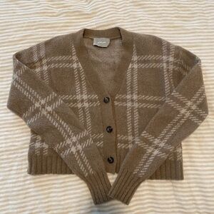 *PERFECT CONDITION* everlane checkered cropped cardigan perfect for fall 🤎🤍
